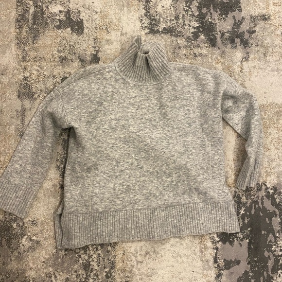 Club Monaco Oversize Turtleneck Sweater In Light Grey - Picture 6 of 9